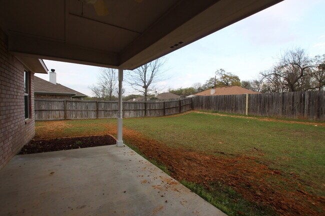 Building Photo - Lease Takeover Opportunity Available! 3 Bedroom Home in Flint!