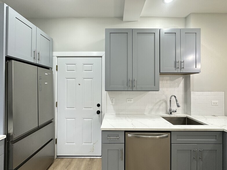 Building Photo - 439 W Belden