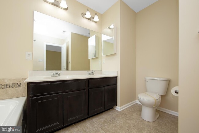 Building Photo - 421 Dogwood Dr