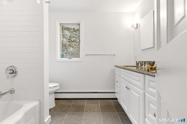 Building Photo - 100 Shorefront Park