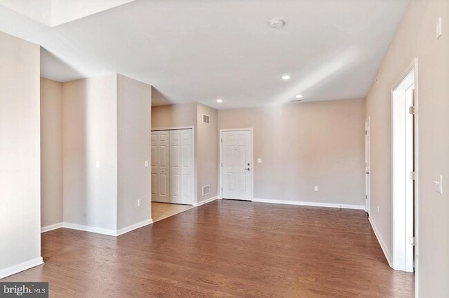 Building Photo - 944 Halifax Pl