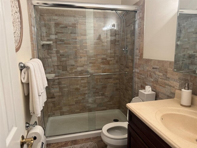 Building Photo - 33 Lake Nanuet Dr