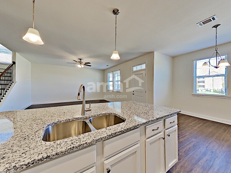 Building Photo - 5113 Jack Byrnes Dr