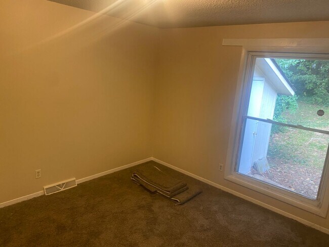 Building Photo - 3113 Erskine Dr