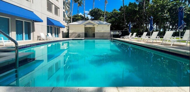 Building Photo - 5025 Collins Ave
