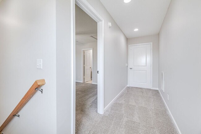 Building Photo - Spacious 4BR Townhome with Elevator in the Heart of Pooler