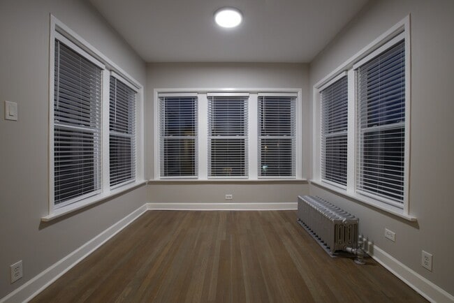 Building Photo - 1454 W Winnemac Ave