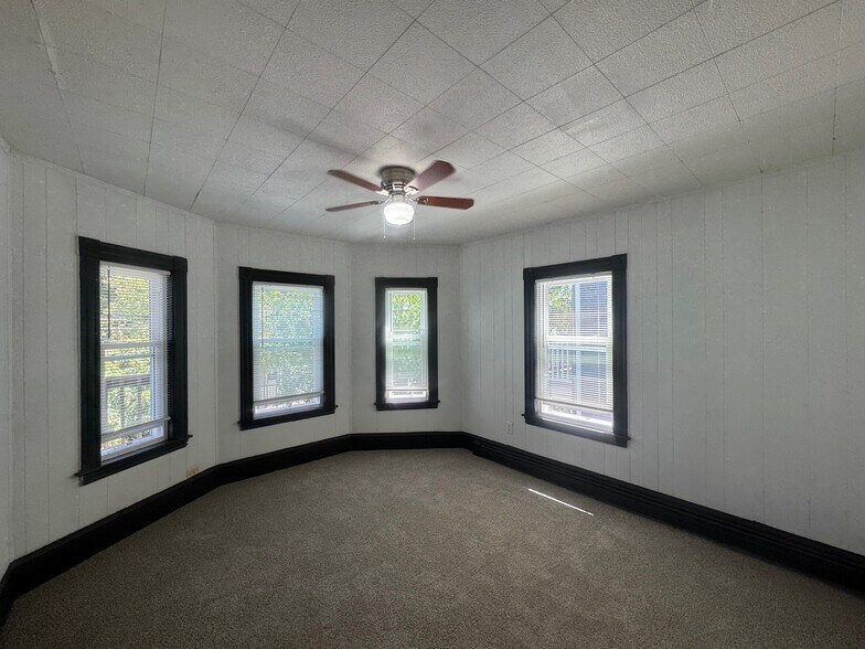 Building Photo - 53 Hinckley St