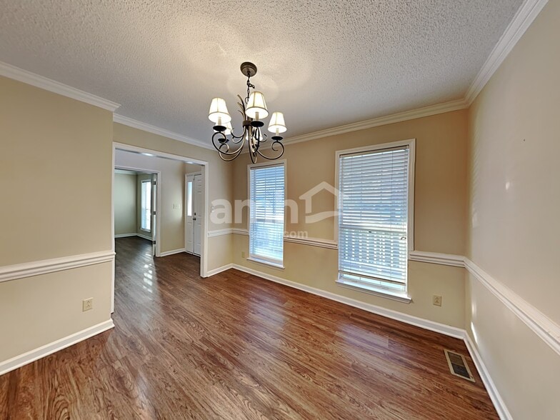 Building Photo - 1255 Hawthorne Dr