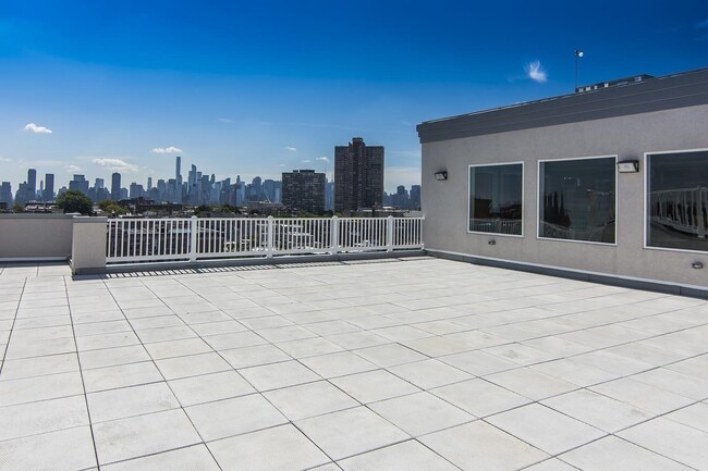 Building Photo - 6200 Hudson Ave