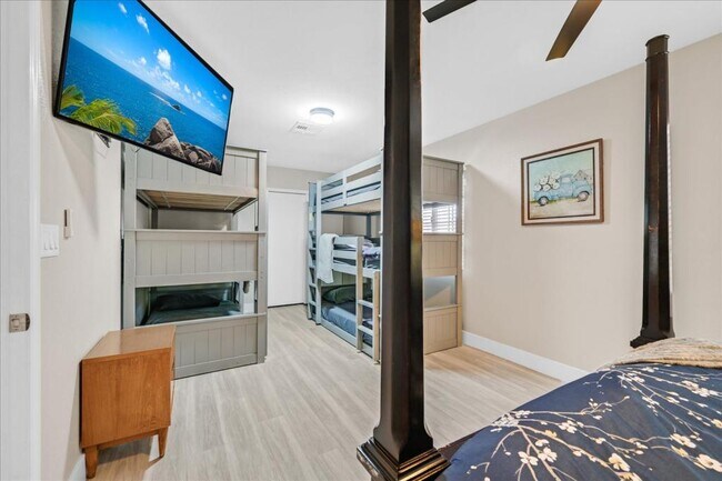 Building Photo - 2735 Peekskill Ave