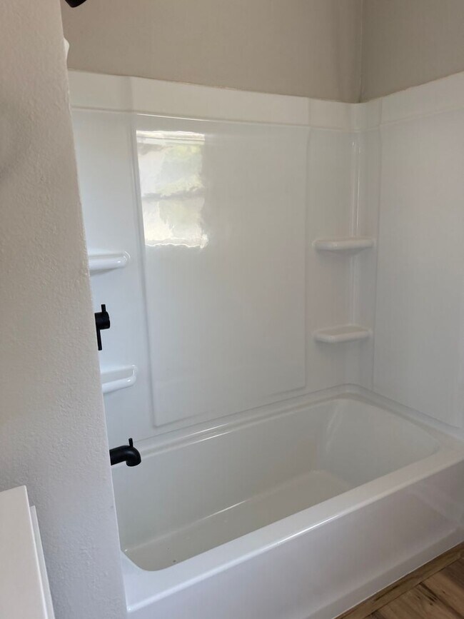 Building Photo - Warm and Charming 2 Bedroom Home in Newman for Rent!