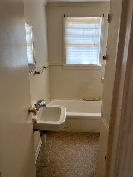 Building Photo - 1835 Bethlea Ave