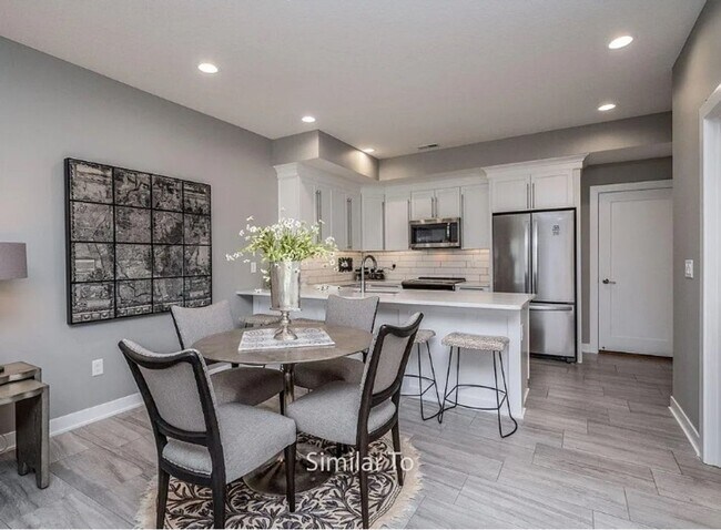 Building Photo - Beautiful 3BR 2.5ba Townhome in Waukee, IA