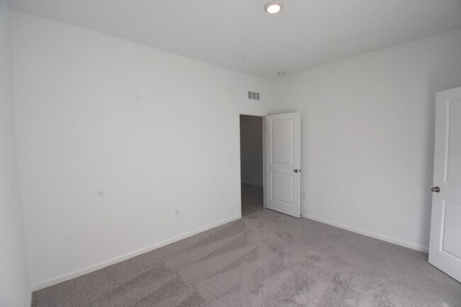 Building Photo - 2090 Gold Dust Dr