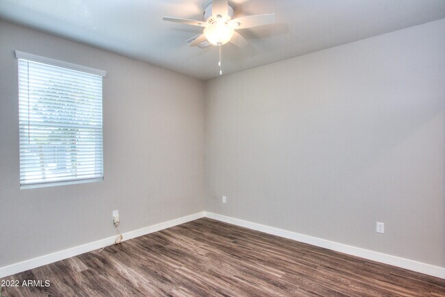 Building Photo - 2245 N Dayton St