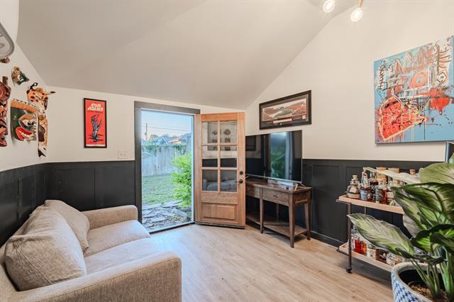 Building Photo - 5822 Belmont Ave