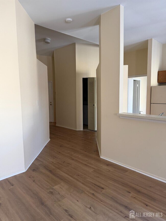 Building Photo - 5083 Beech Ct