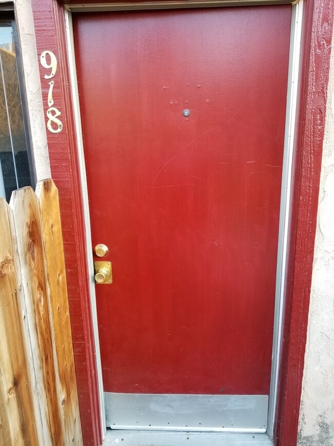 Building Photo - 1 BR Loft Available now