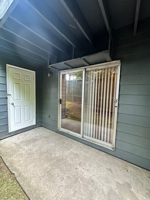 Building Photo - Charming 2-Bedroom Apartment in Portland's Heart - Bottom floor, 1 bathroom