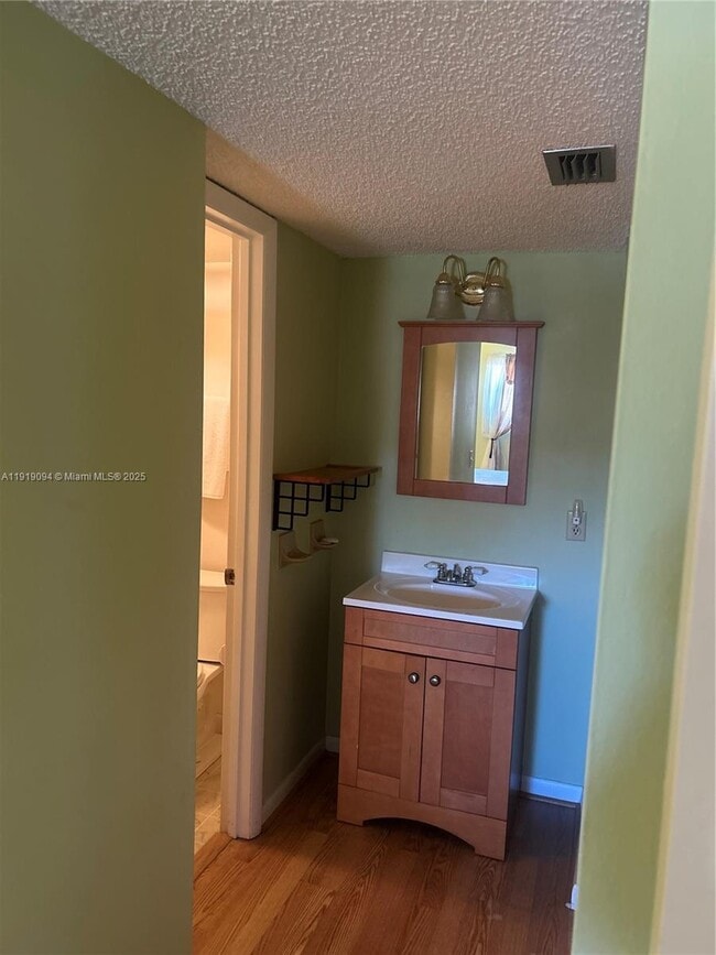 Building Photo - 1166 6th Ave