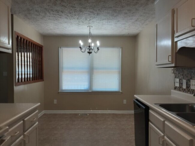 Building Photo - 870 Santiato Dr