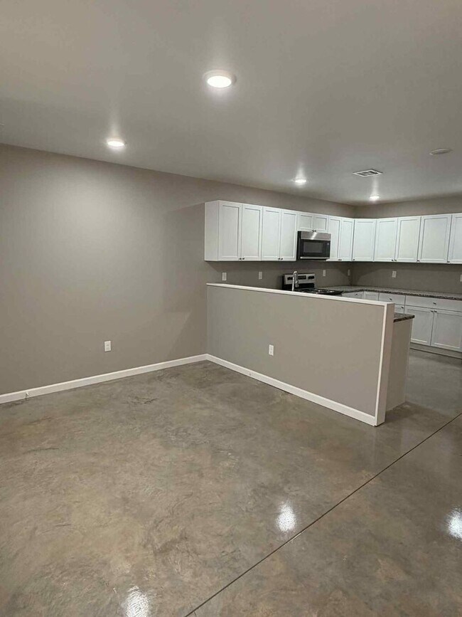 Building Photo - *CM 309-311 S 4th St