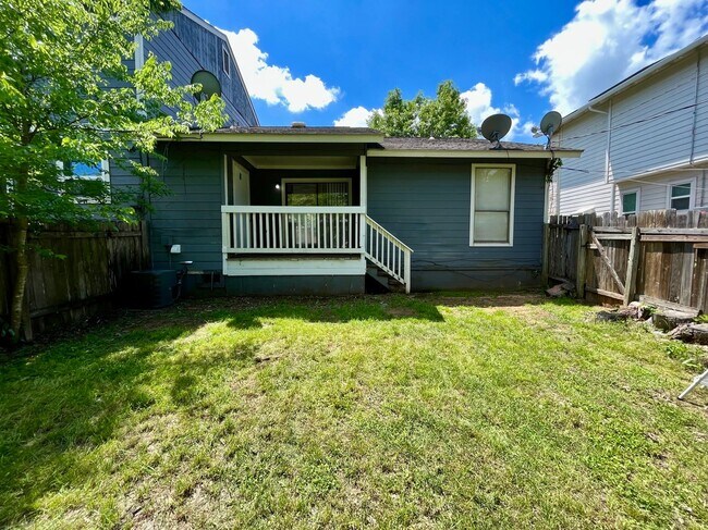 Building Photo - 122 Hillside Dr