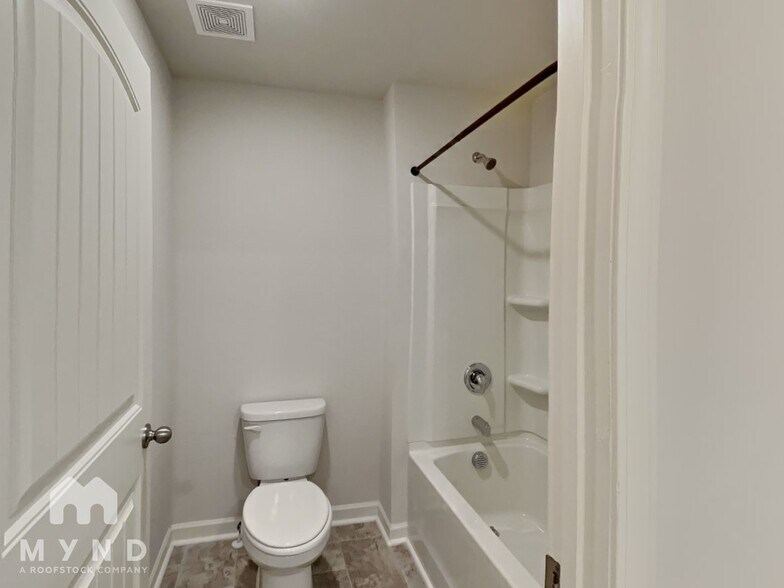 Building Photo - 8286 Middlebrook Dr