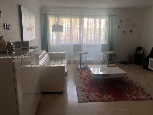 Building Photo - 9971 W Bay Harbor Dr