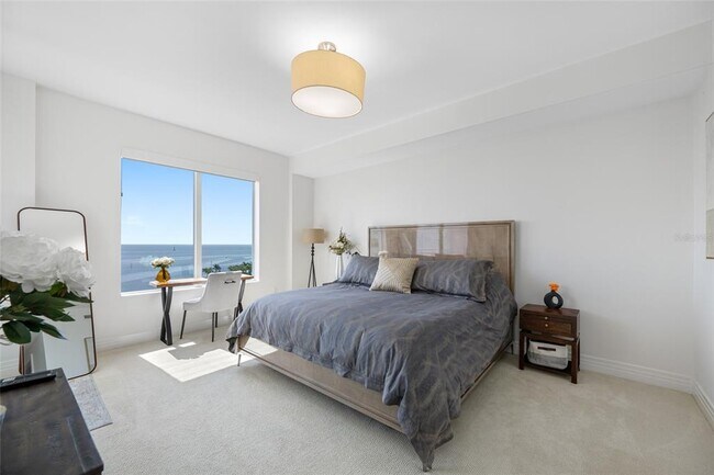 Building Photo - 1325 Snell Isle Blvd NE