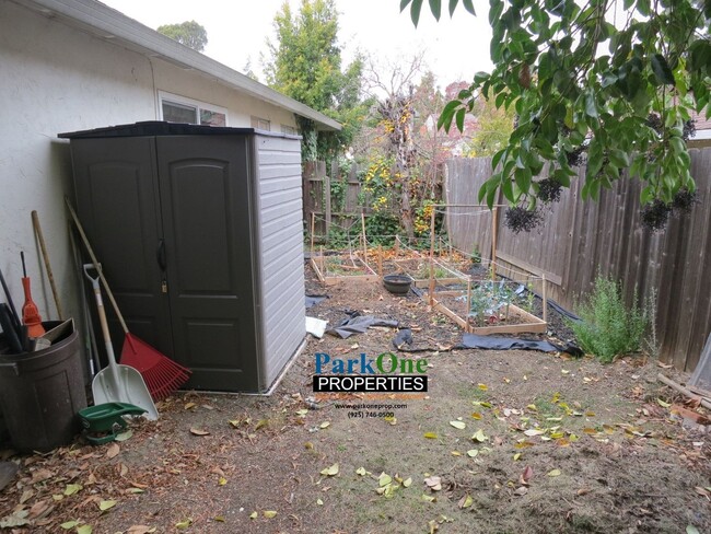 Building Photo - 4 Bedroom home in El Sobrante Now Available!