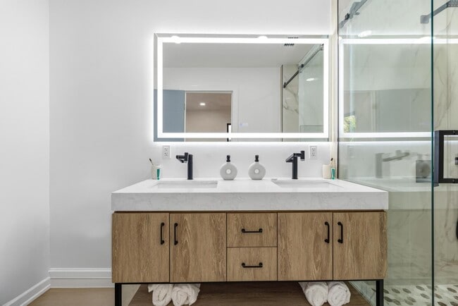 Building Photo - 751 NE 80th St