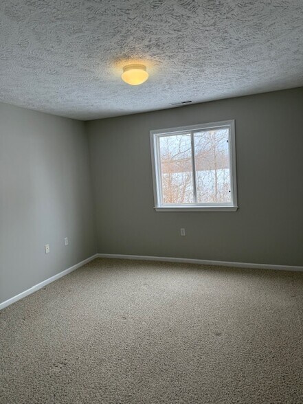 Large Master Bedroom - 806 Carom Cir