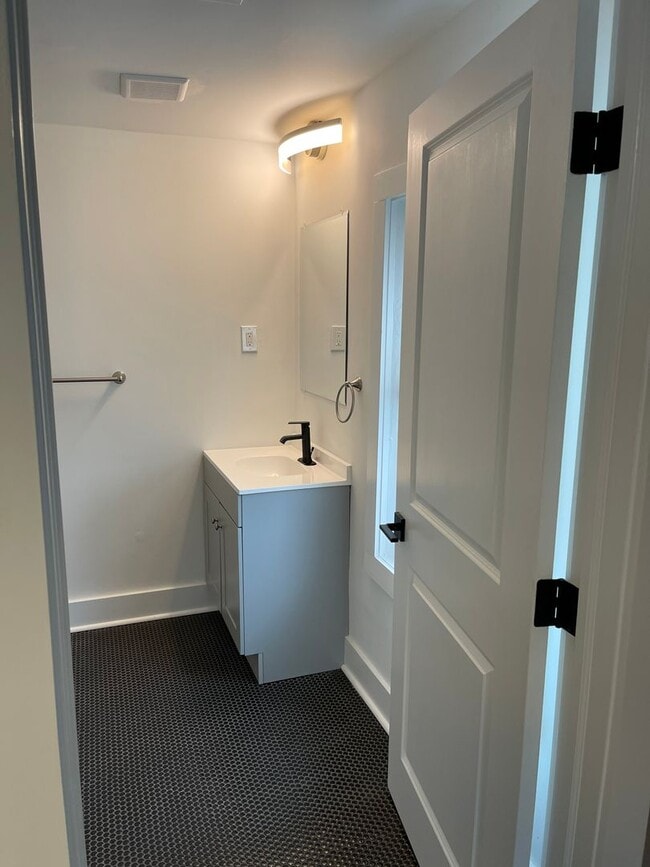 Building Photo - Merchants Lofts V Upgraded 1 Bedroom