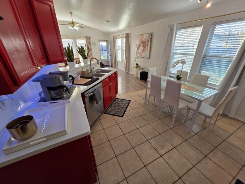 Building Photo - 2 Cloverdale and Wheatland