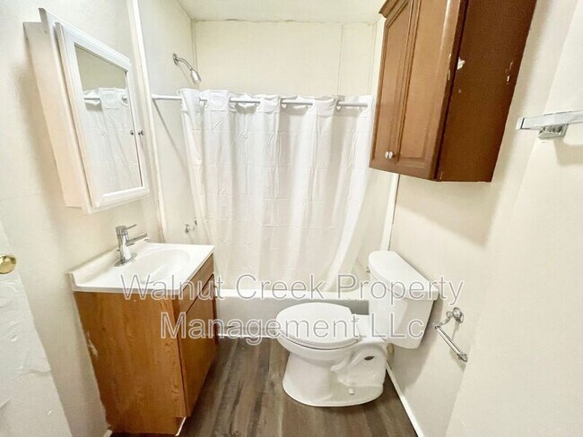 Building Photo - 1730-1730 E 30th St