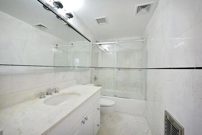 Building Photo - 1 bedroom in New York NY 10007