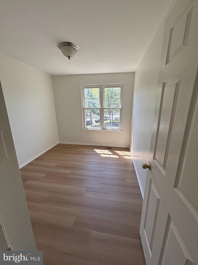 Building Photo - 2900 Madeira Ct