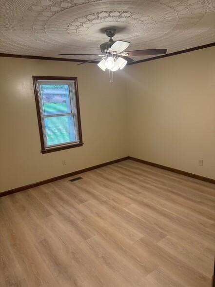 Building Photo - 1722 Maple Ln