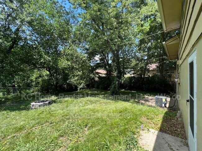 Building Photo - 10210 Fremont Ave