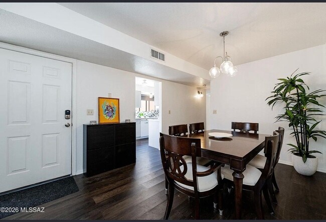 Building Photo - Spacious 3BR Townhome in Tucson