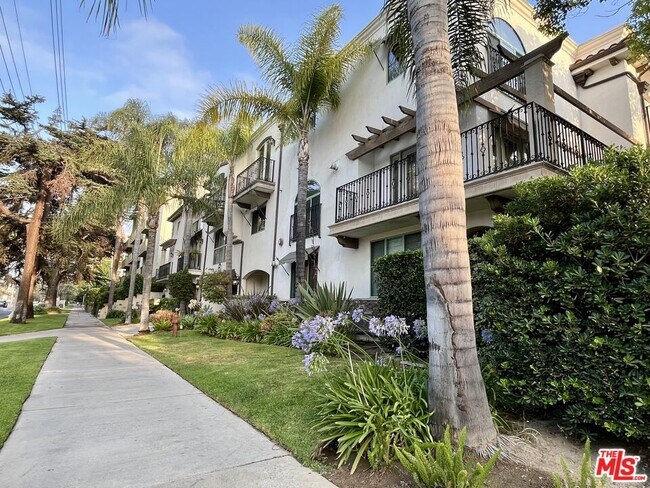 Building Photo - 4301 Los Feliz Blvd