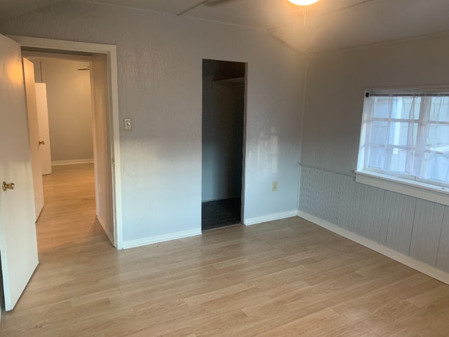 Building Photo - 1129 Magnolia Ave