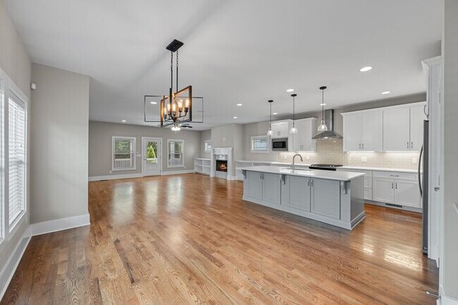 Building Photo - Stunning Home in Melrose 12 South Area...D...