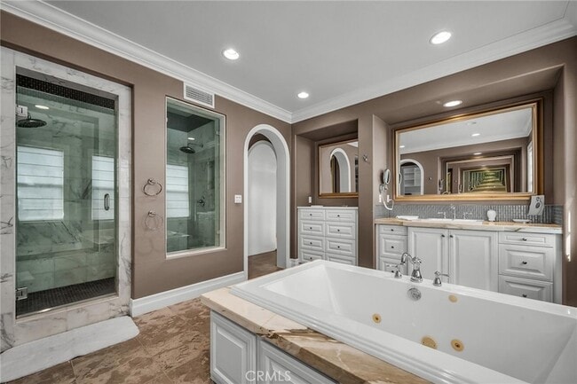 Building Photo - 8001 S Ocean Bluff Dr