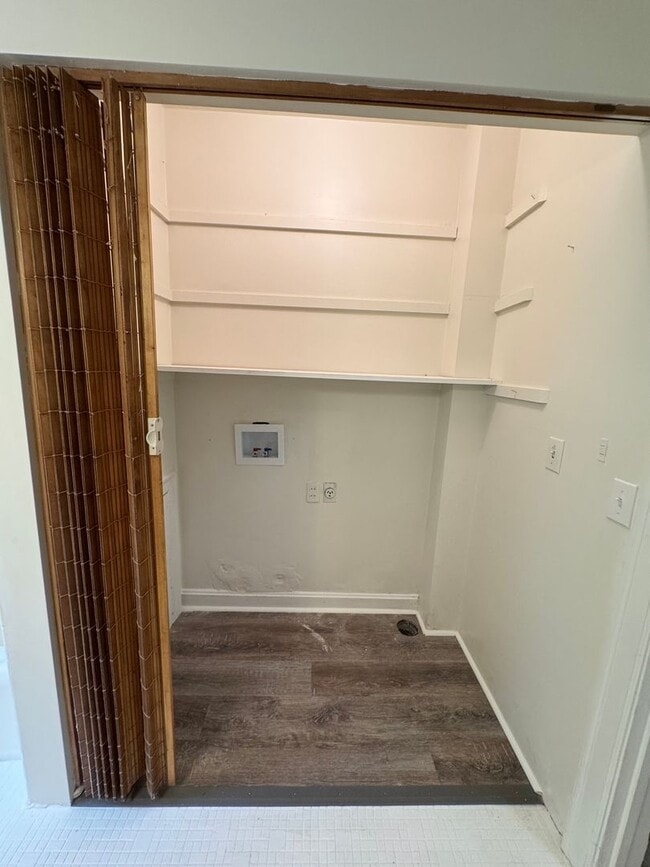 Building Photo - Renovated 4/3 House in North Hills- $1,995