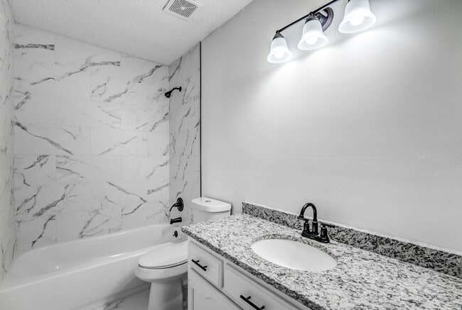 Building Photo - 1242 Grange Way Dr