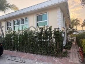 Building Photo - 861 SE 22nd Ave