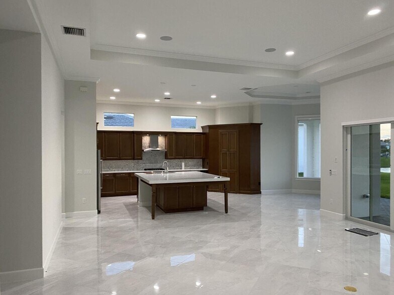 Building Photo - 4685 Estates Cir
